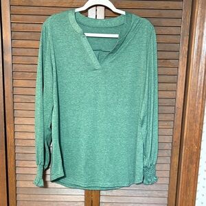 Women's Long Sleeve V-Neck Tee in Heather Green